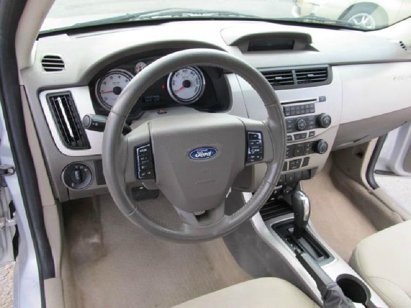 Photo 17 of this FORD FOCUS