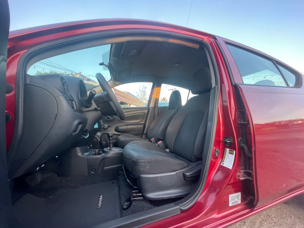 Photo 9 of this NISSAN VERSA