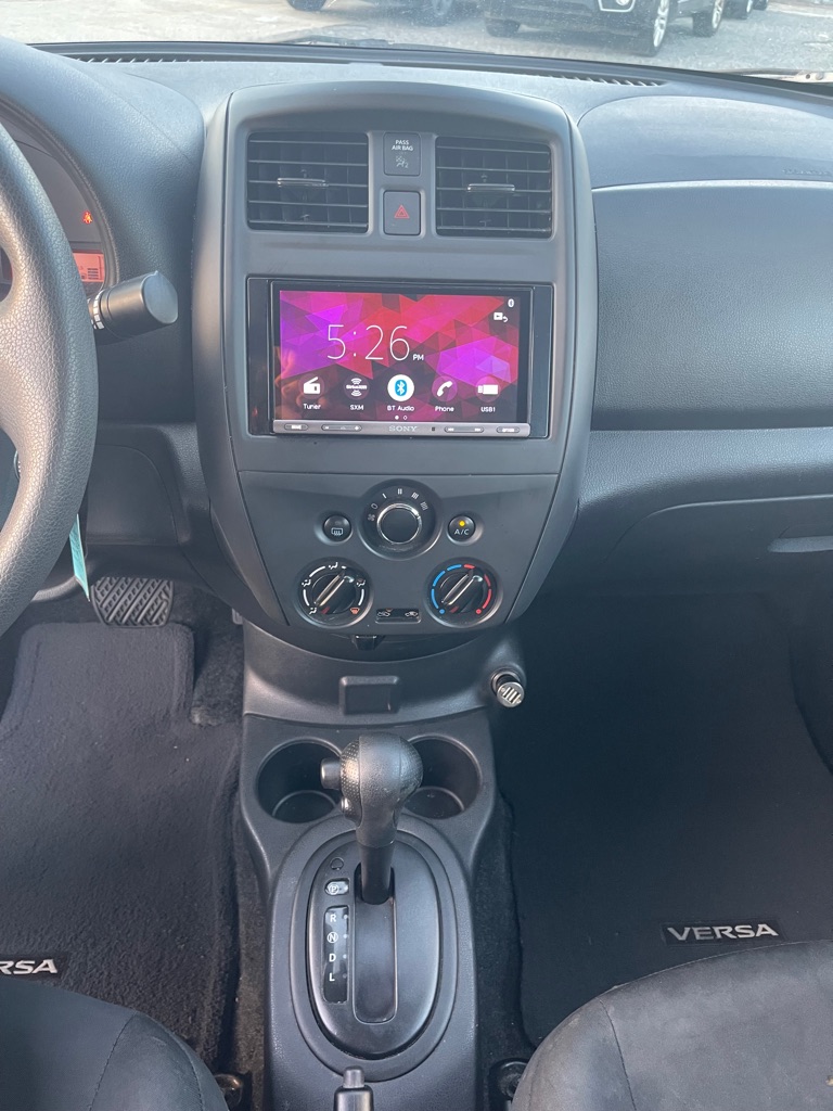 Photo 11 of this NISSAN VERSA