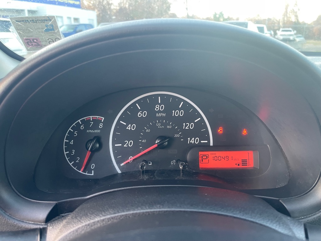 Photo 12 of this NISSAN VERSA