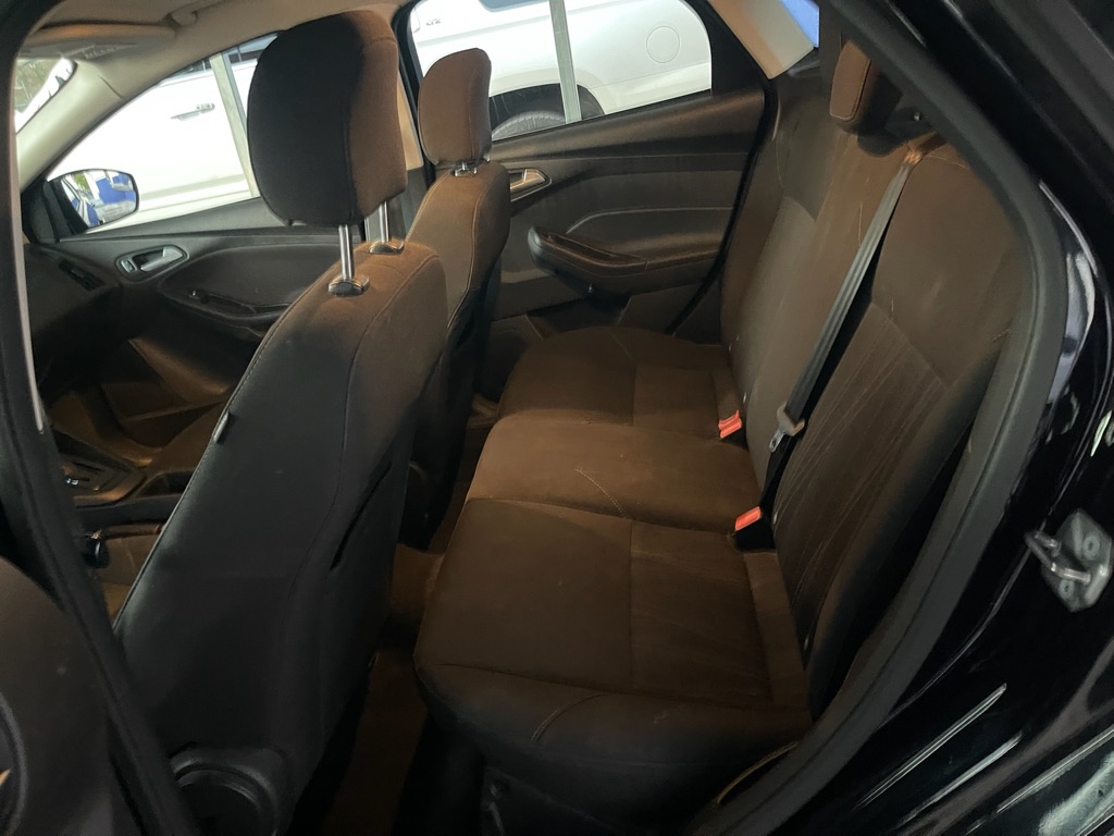 Photo 8 of this FORD FOCUS