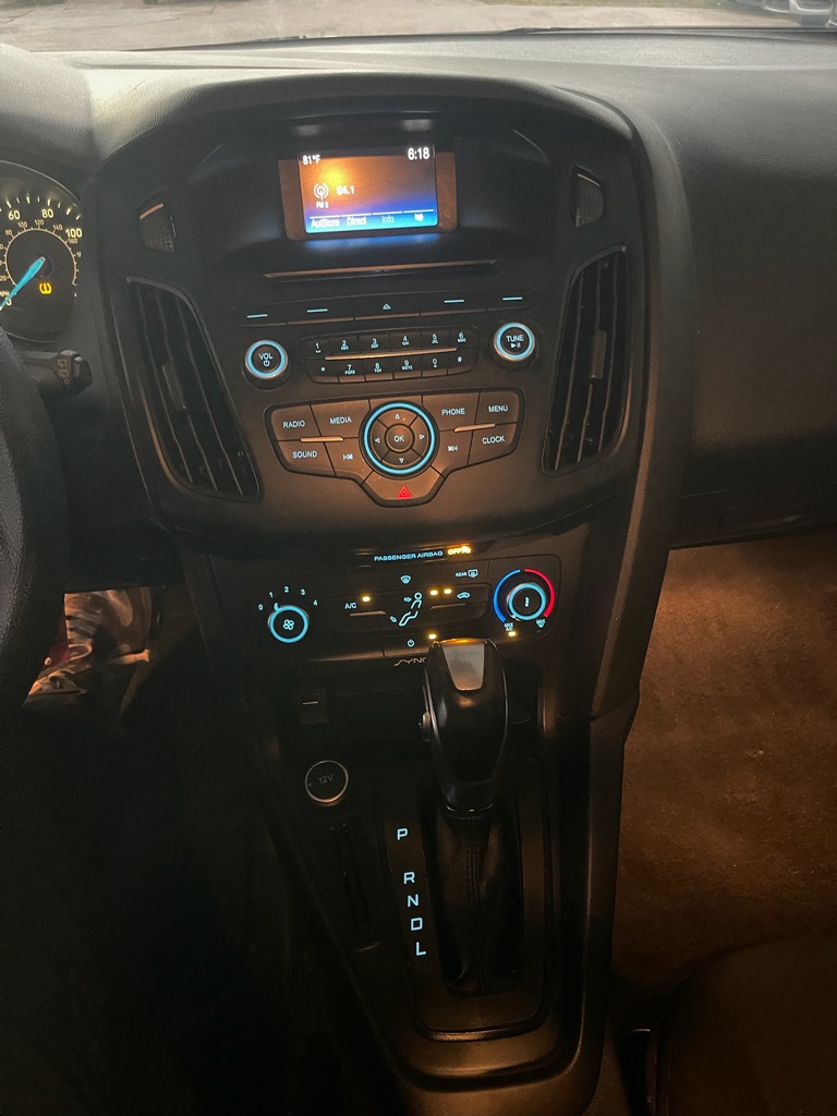 Photo 12 of this FORD FOCUS