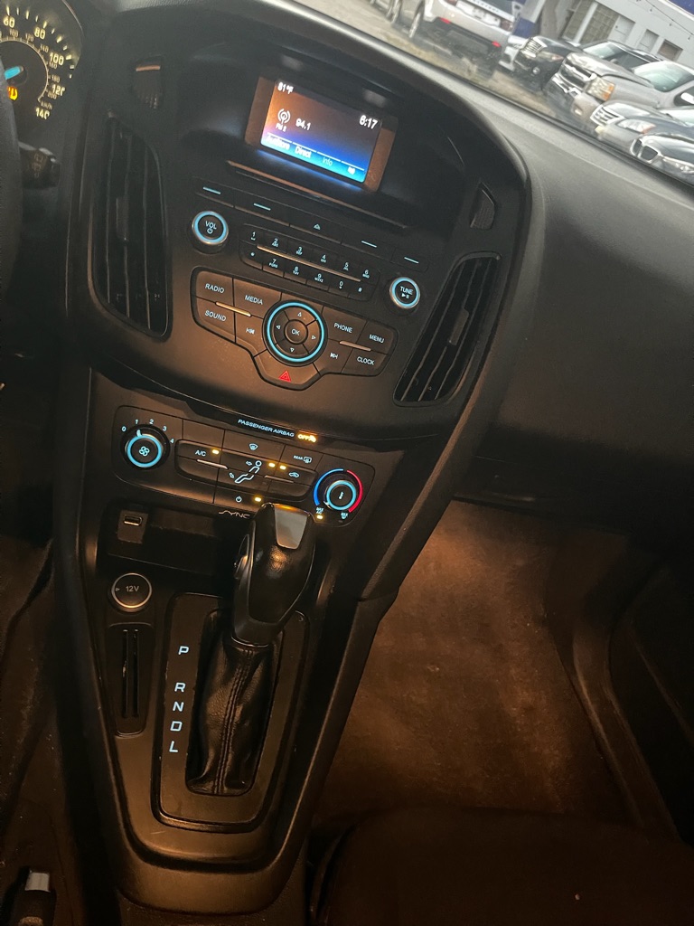 Photo 10 of this FORD FOCUS