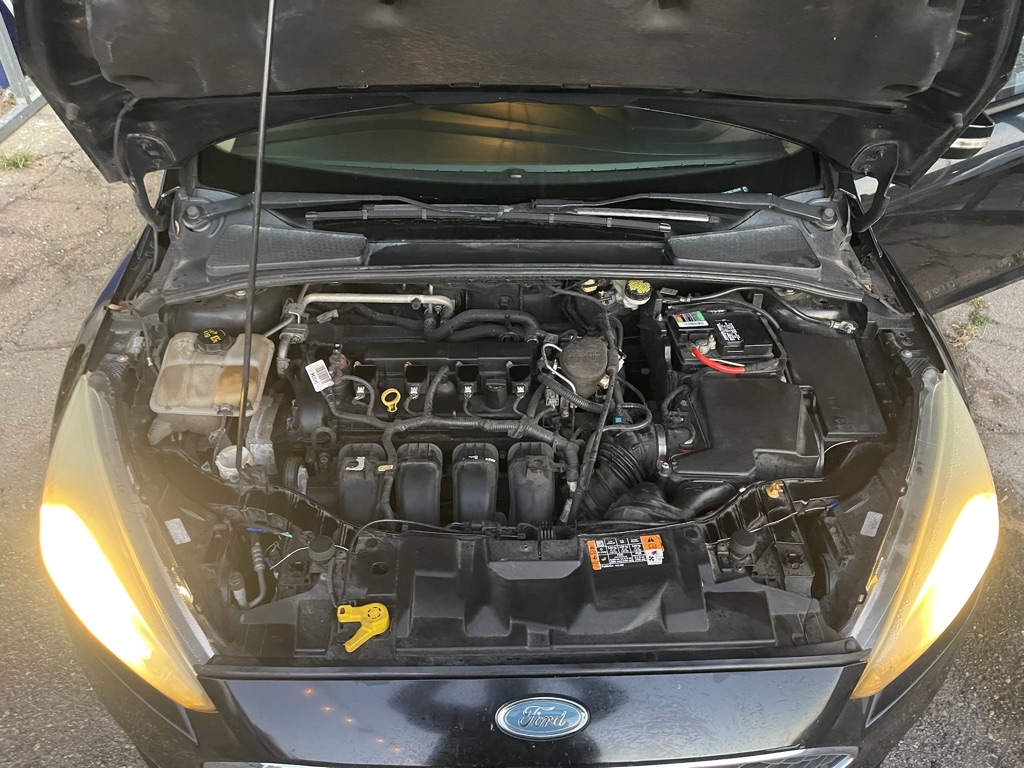 Photo 13 of this FORD FOCUS