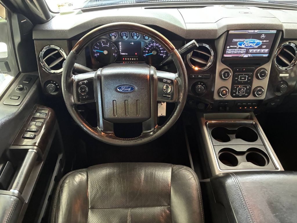 Photo 18 of this FORD F350 SUPER DUTY