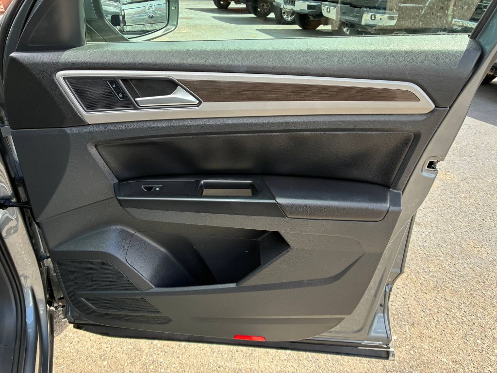 Photo 17 of this VOLKSWAGEN ATLAS