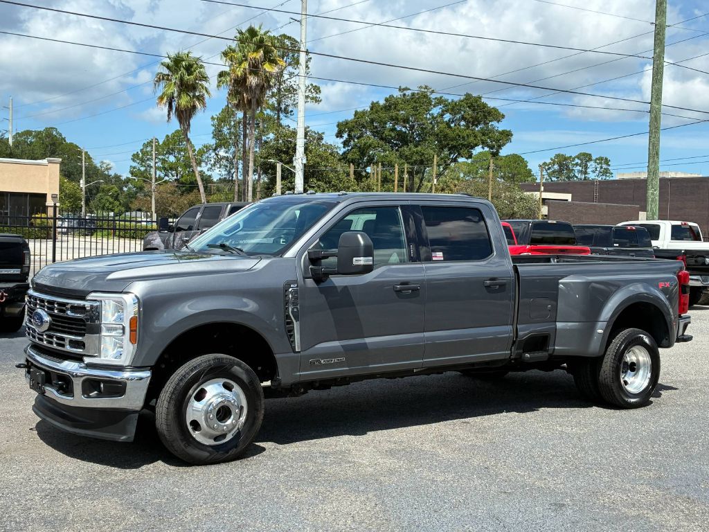 Photo 2 of this FORD F350 SUPER DUTY