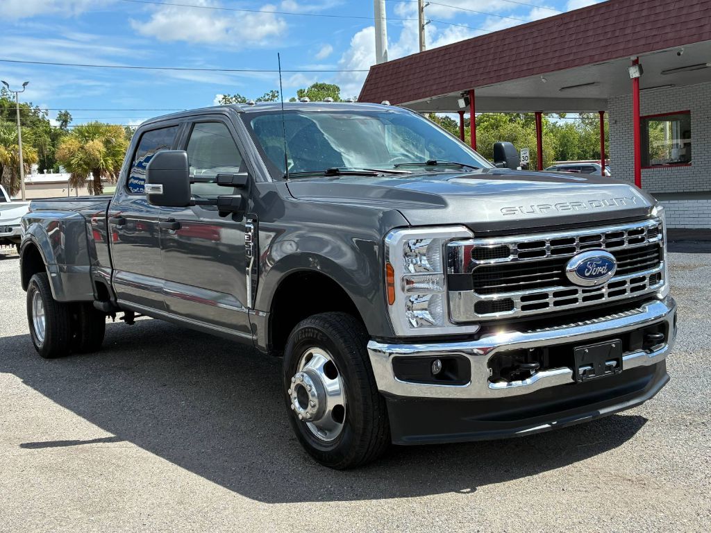 Photo 8 of this FORD F350 SUPER DUTY