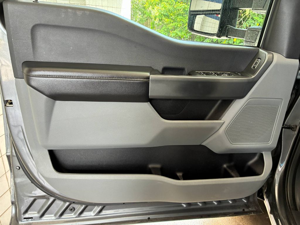 Photo 11 of this FORD F350 SUPER DUTY