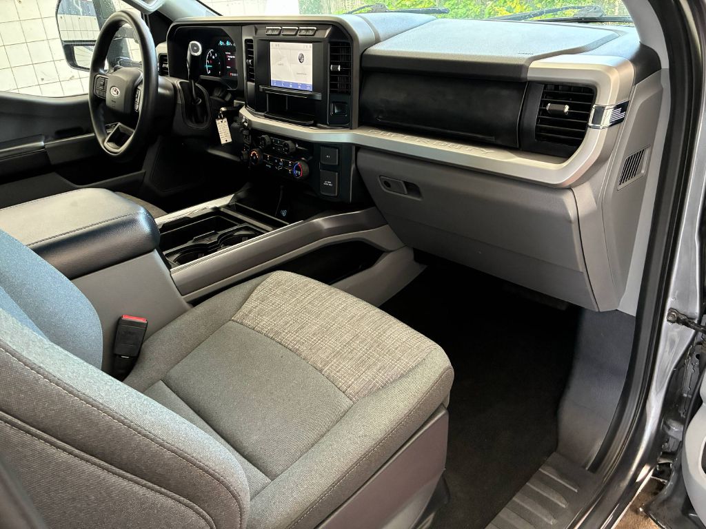 Photo 16 of this FORD F350 SUPER DUTY