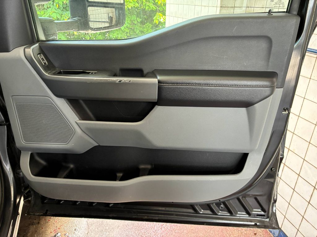 Photo 17 of this FORD F350 SUPER DUTY