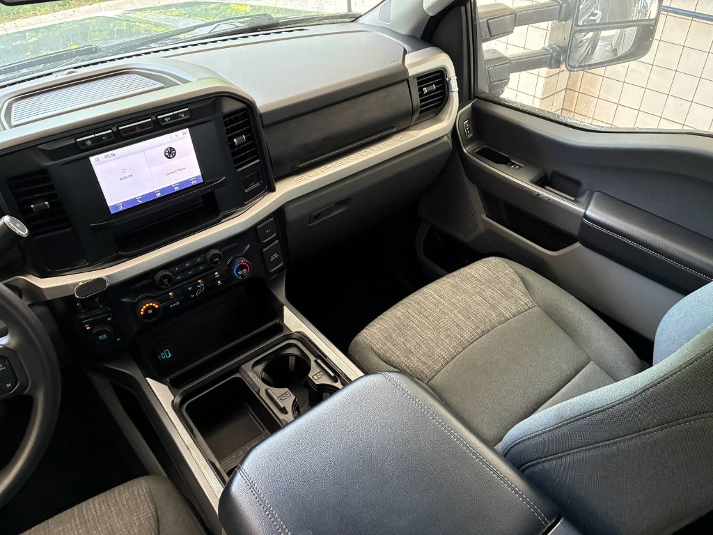 Photo 20 of this FORD F350 SUPER DUTY