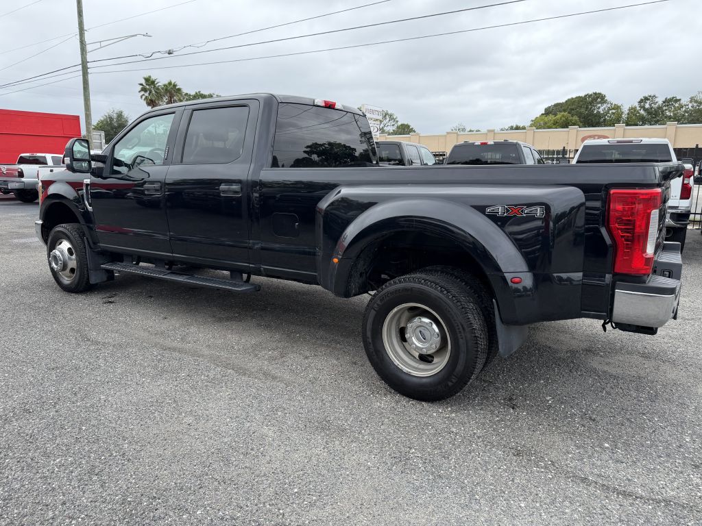 Photo 3 of this FORD F350 SUPER DUTY