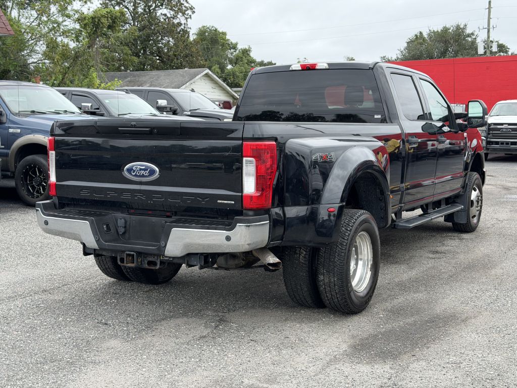 Photo 7 of this FORD F350 SUPER DUTY