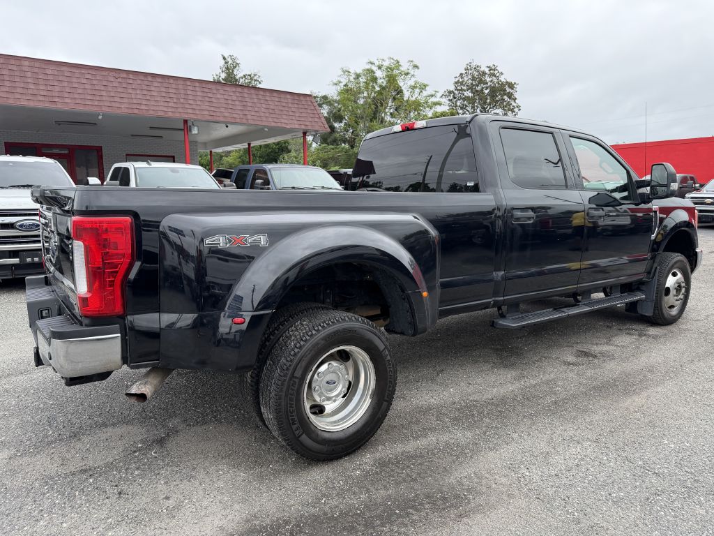 Photo 8 of this FORD F350 SUPER DUTY