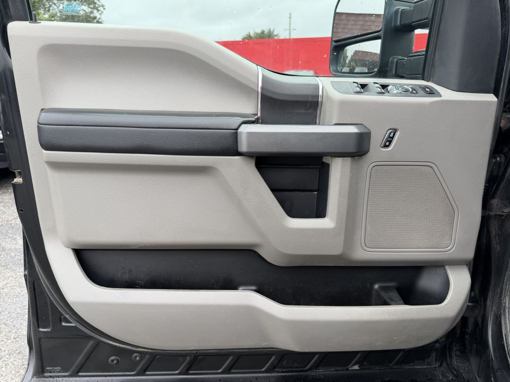 Photo 15 of this FORD F350 SUPER DUTY