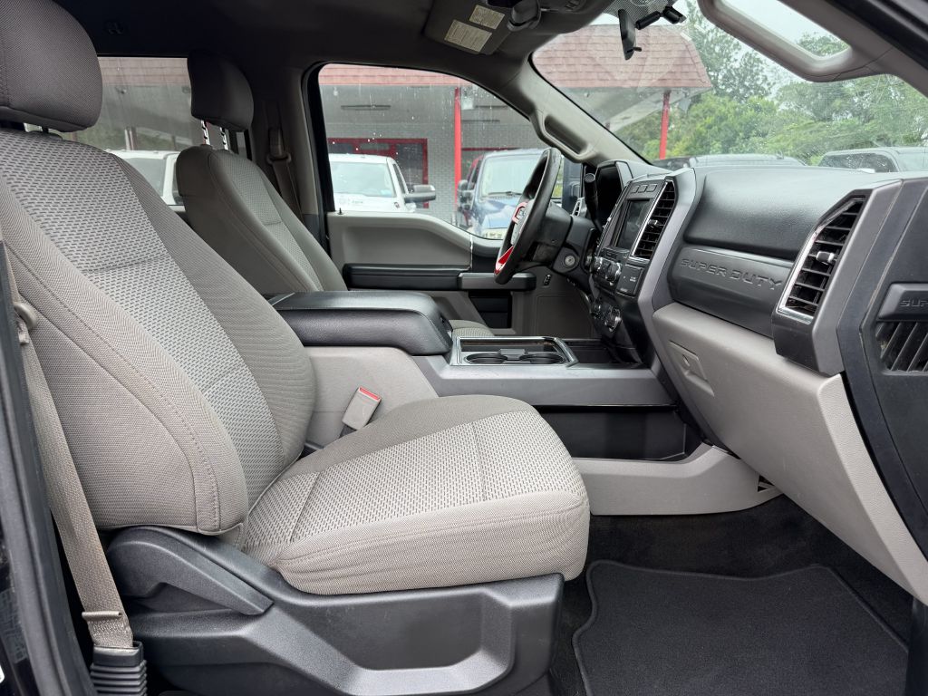 Photo 21 of this FORD F350 SUPER DUTY