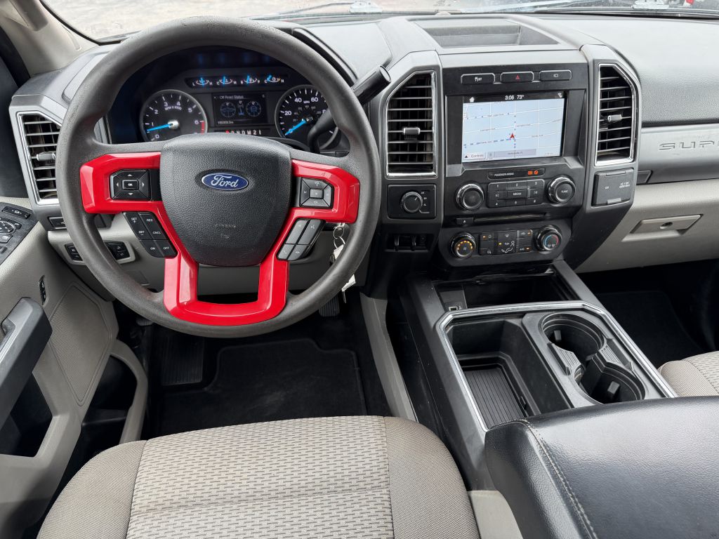 Photo 22 of this FORD F350 SUPER DUTY