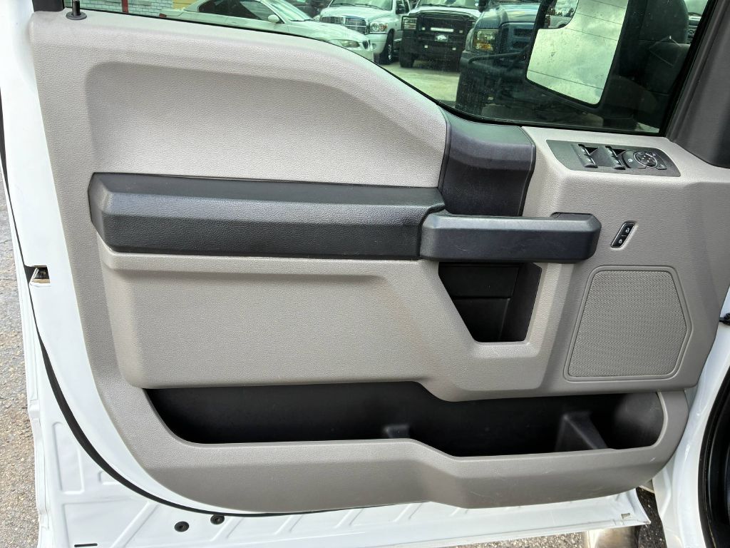 Photo 12 of this FORD F150