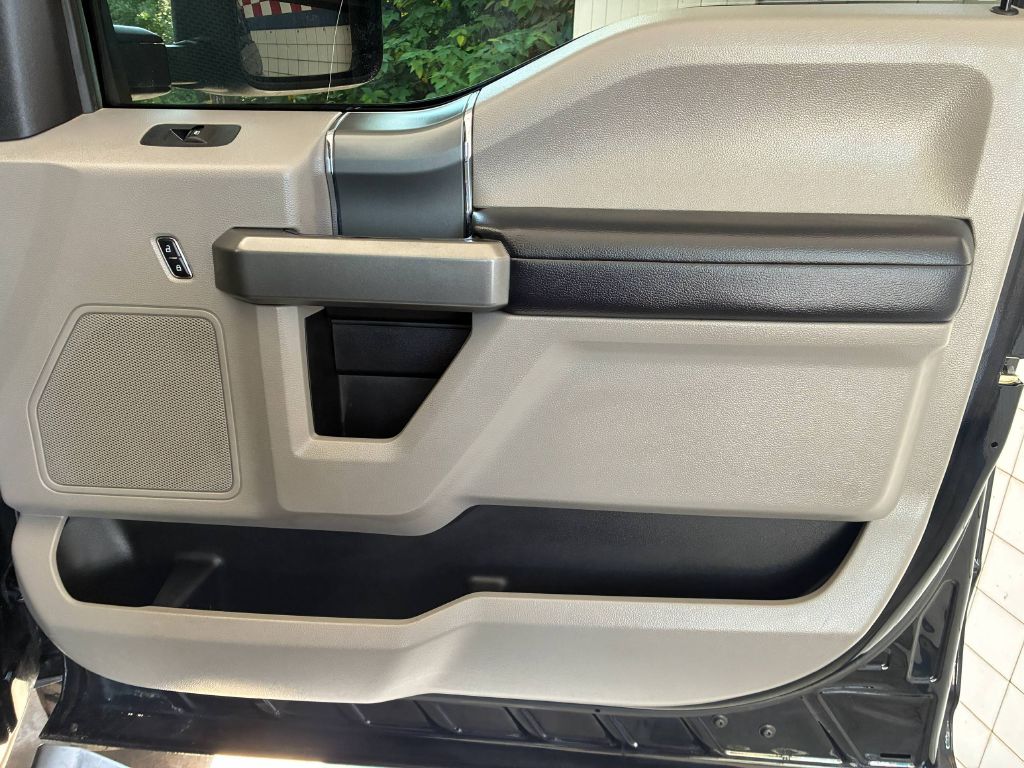 Photo 18 of this FORD F250 SUPER DUTY