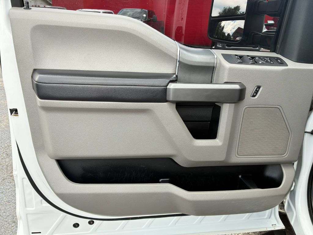 Photo 11 of this FORD F350 SUPER DUTY