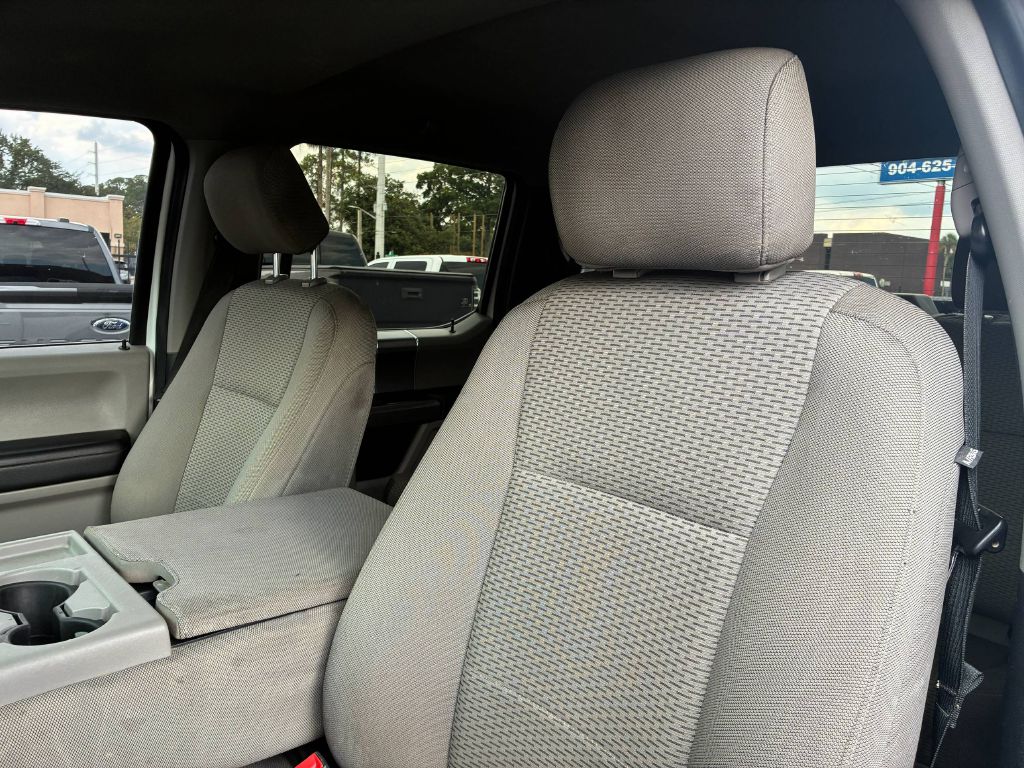 Photo 12 of this FORD F350 SUPER DUTY
