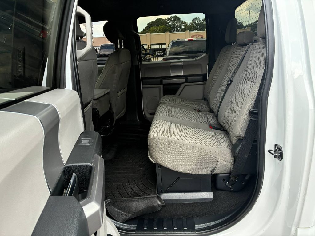 Photo 13 of this FORD F350 SUPER DUTY