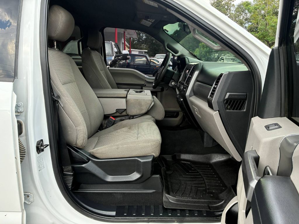 Photo 15 of this FORD F350 SUPER DUTY