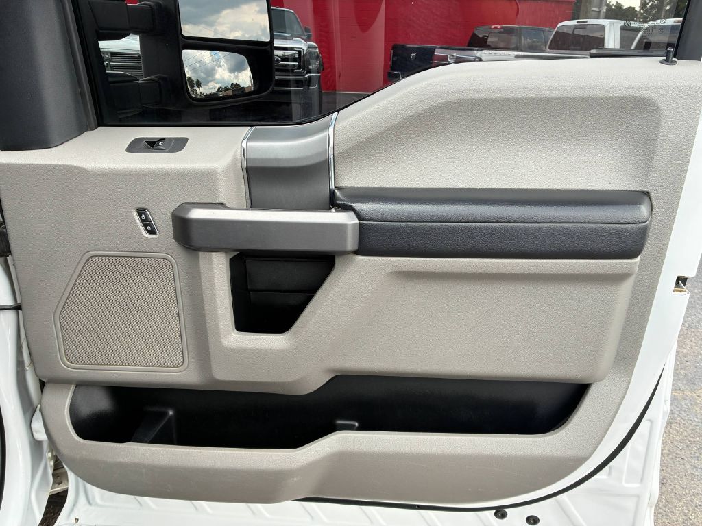 Photo 16 of this FORD F350 SUPER DUTY