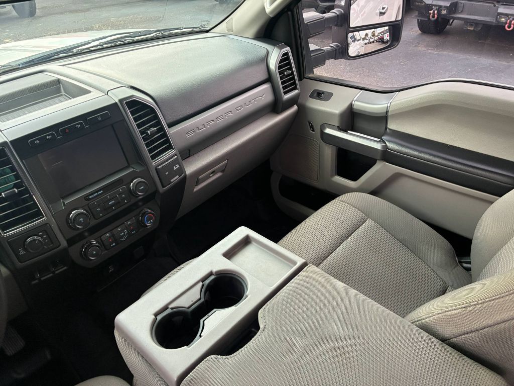 Photo 18 of this FORD F350 SUPER DUTY