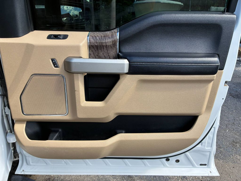 Photo 17 of this FORD F250 SUPER DUTY