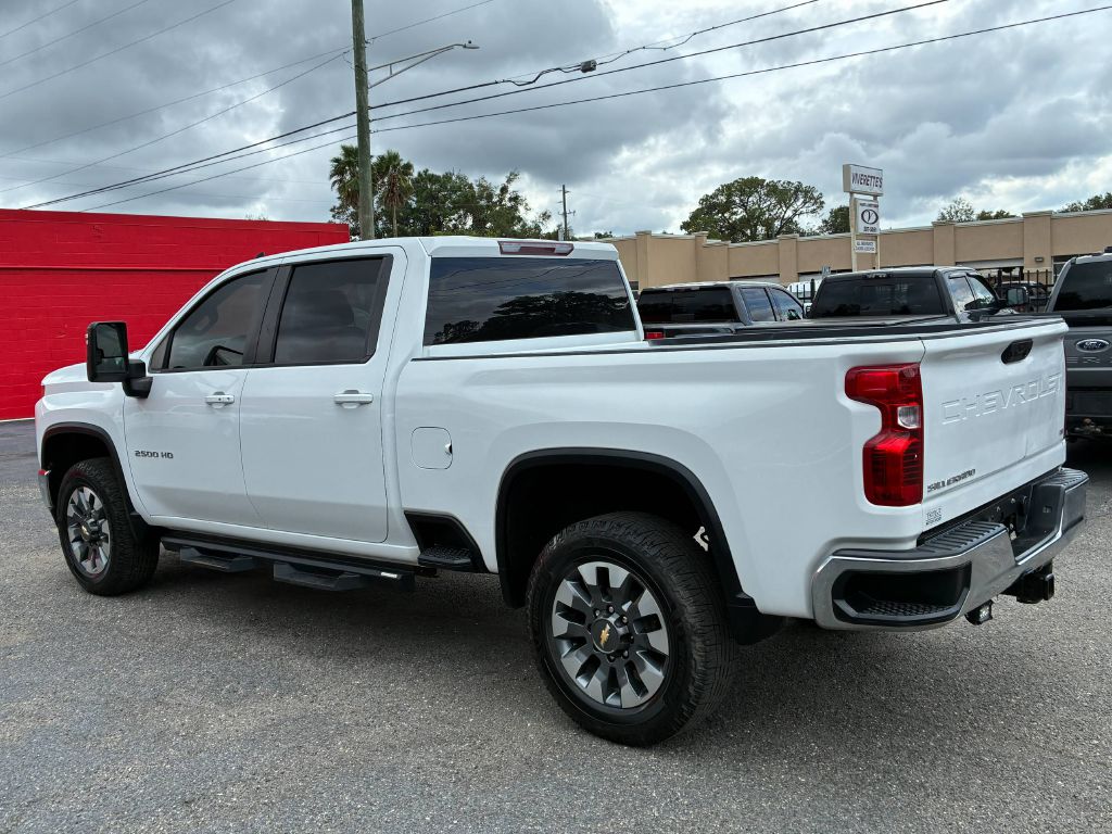 Photo 3 of this CHEVROLET SILVERADO 2500
