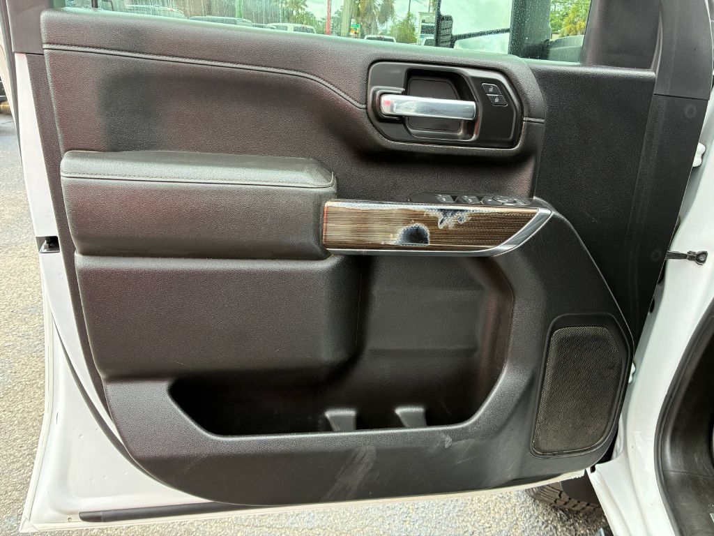 Photo 11 of this CHEVROLET SILVERADO 2500