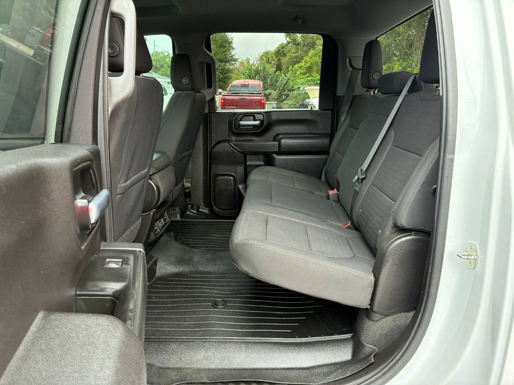 Photo 13 of this CHEVROLET SILVERADO 2500