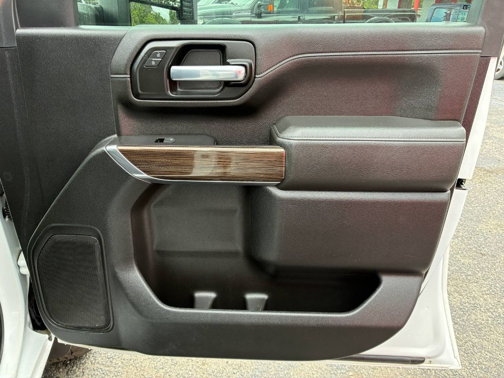 Photo 17 of this CHEVROLET SILVERADO 2500