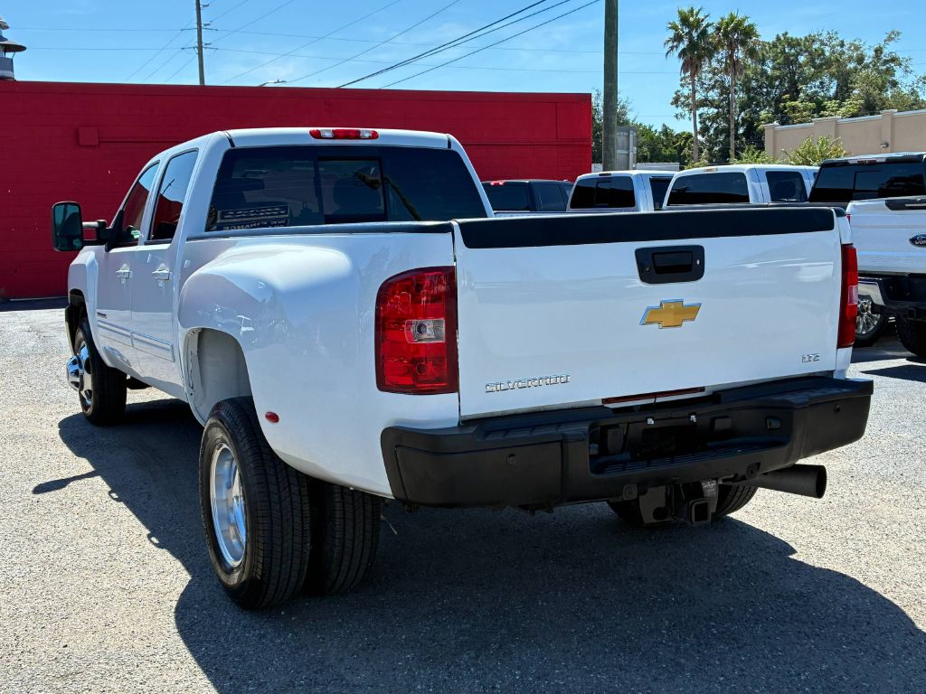 Photo 4 of this CHEVROLET SILVERADO 3500