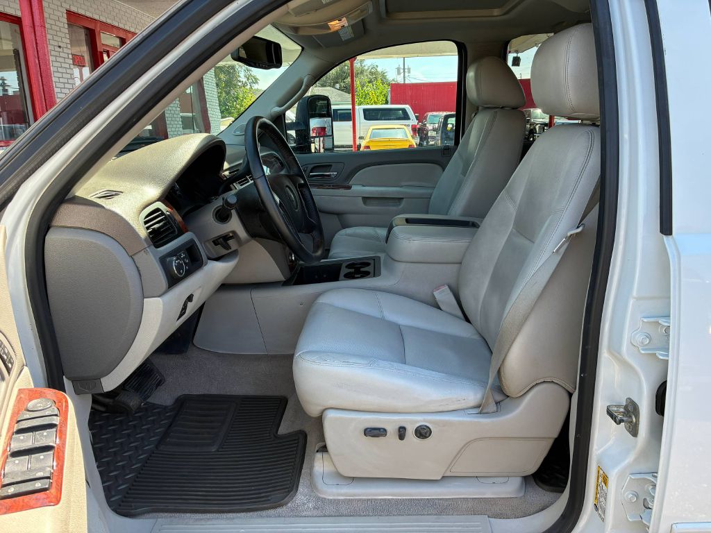 Photo 9 of this CHEVROLET SILVERADO 3500