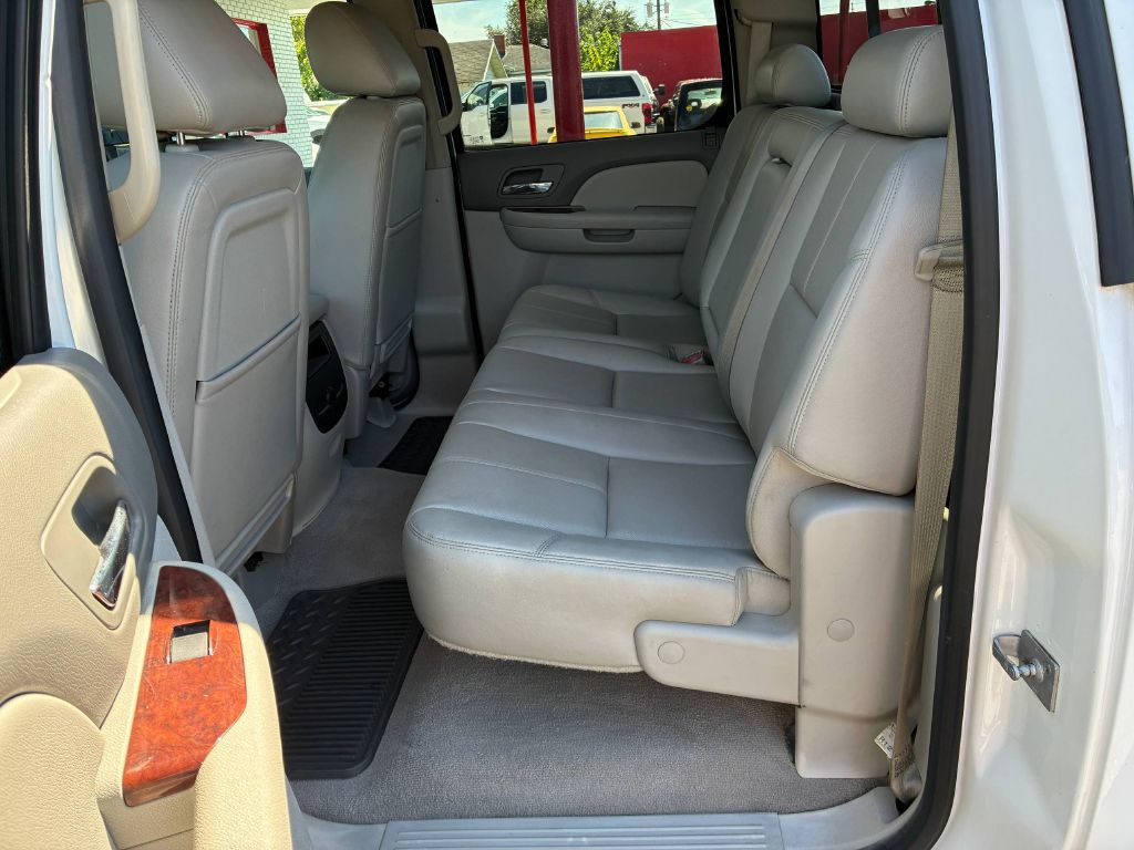 Photo 12 of this CHEVROLET SILVERADO 3500