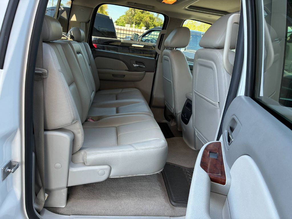 Photo 13 of this CHEVROLET SILVERADO 3500
