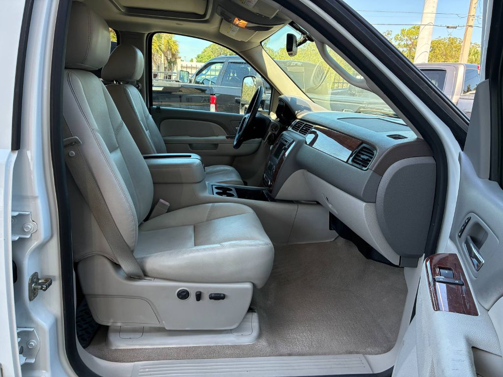 Photo 14 of this CHEVROLET SILVERADO 3500