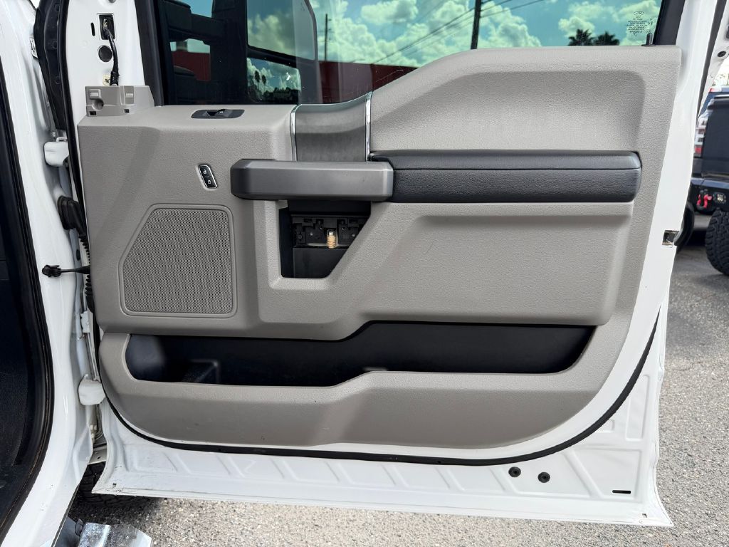 Photo 23 of this FORD F250 SUPER DUTY