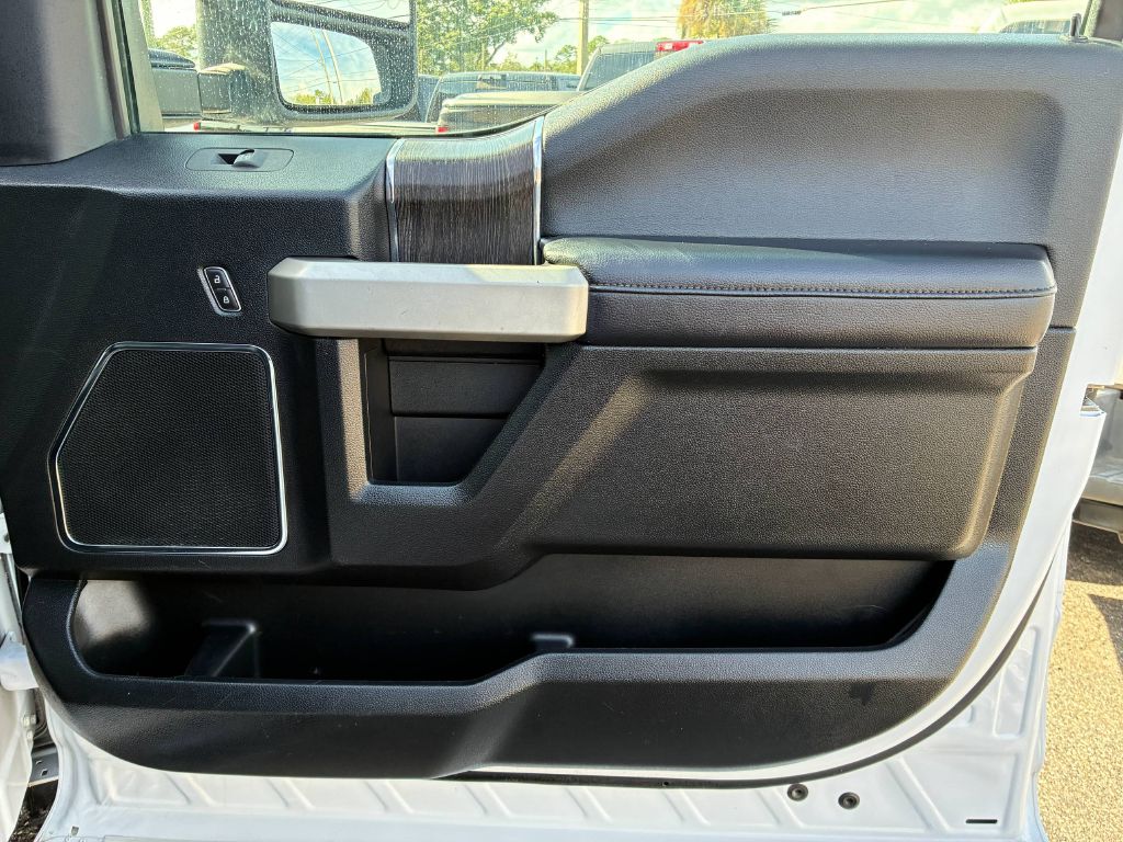 Photo 17 of this FORD F250 SUPER DUTY