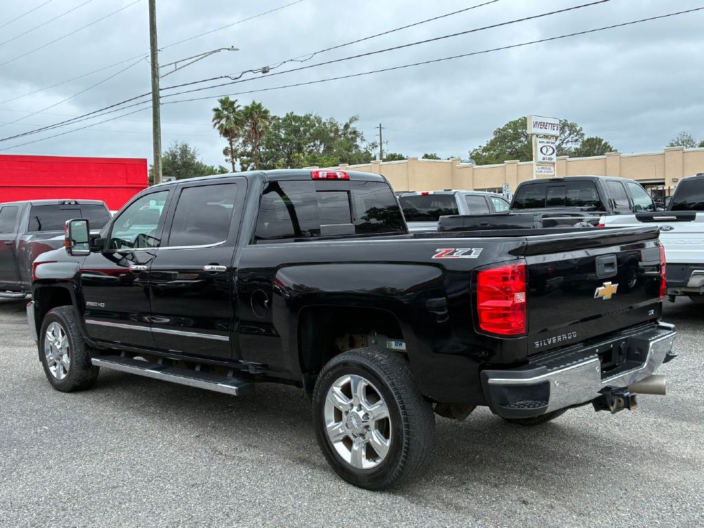 Photo 3 of this CHEVROLET SILVERADO 2500