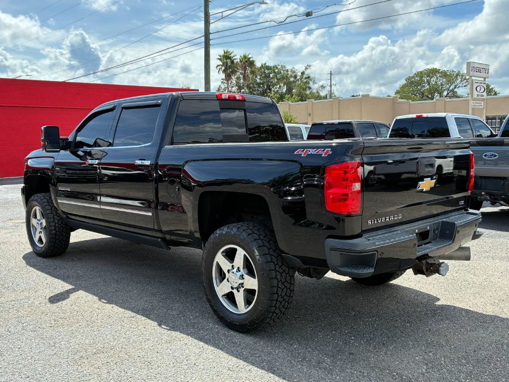 Photo 3 of this CHEVROLET SILVERADO 2500