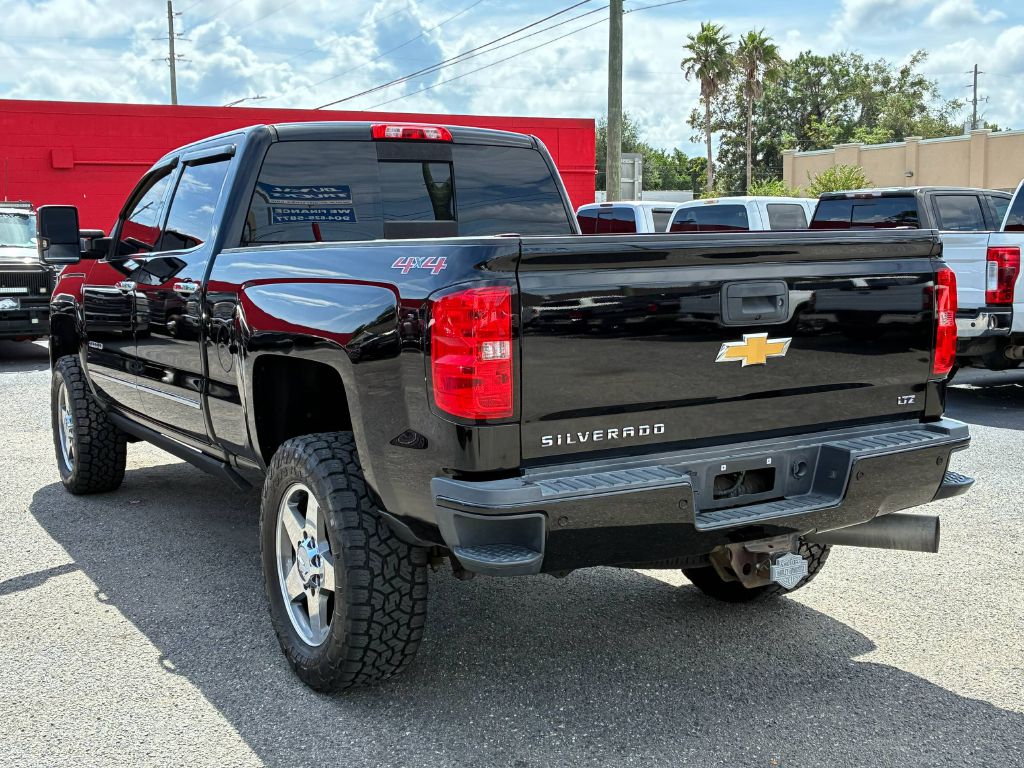Photo 4 of this CHEVROLET SILVERADO 2500
