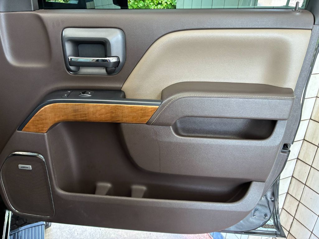 Photo 17 of this CHEVROLET SILVERADO 2500