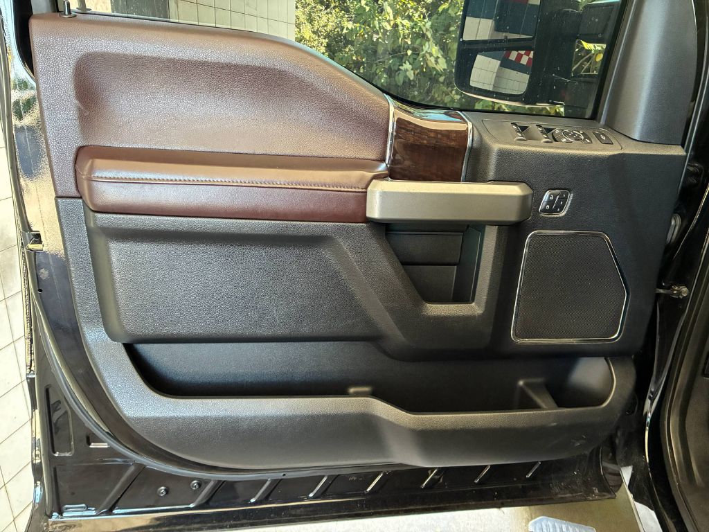 Photo 11 of this FORD F350 SUPER DUTY