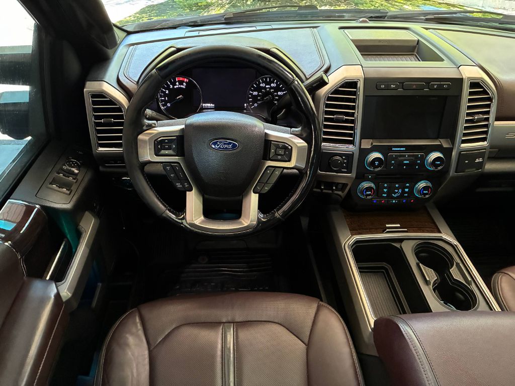 Photo 18 of this FORD F350 SUPER DUTY