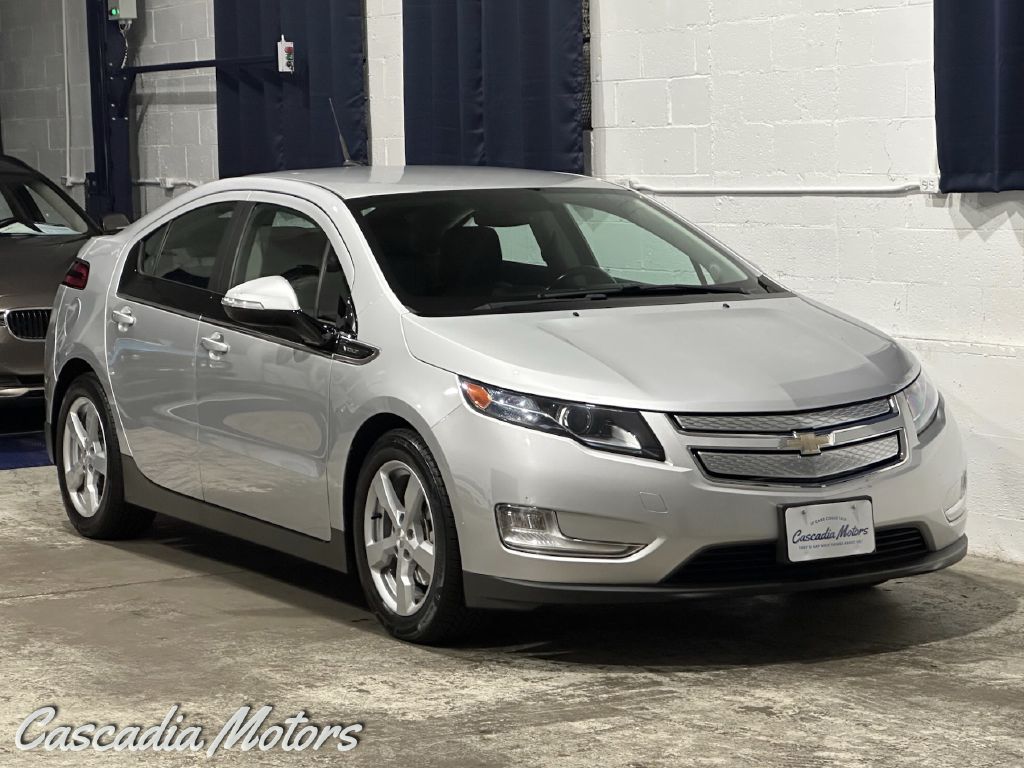 Silver Ice Metallic 2013 Chevrolet Volt Hatchback Front-Wheel Drive Automatic