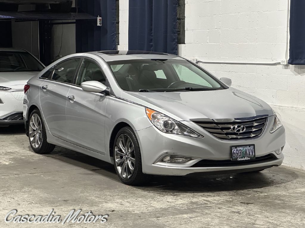 Radiant Silver Metallic 2012 Hyundai Sonata Sedan Front-Wheel Drive Automatic